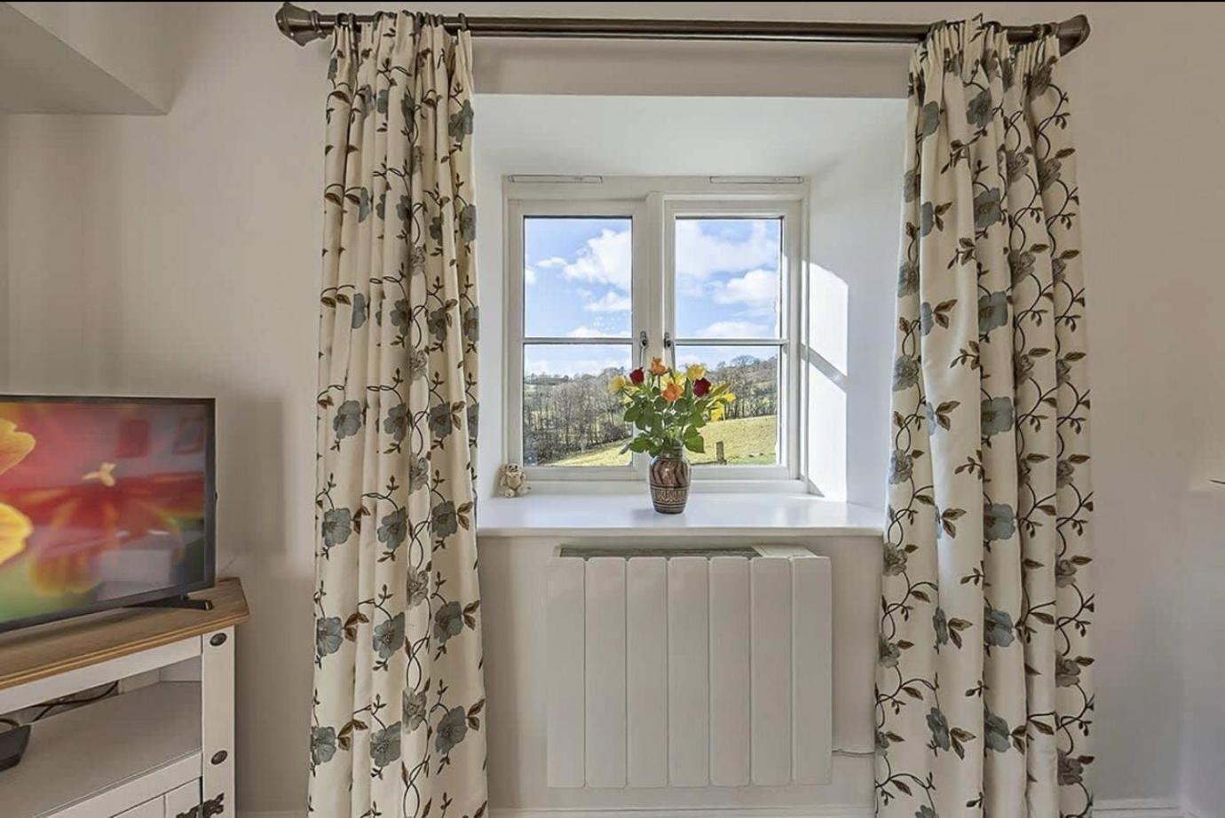 3 Bedroom Barn Conversion With Hot Tub-Garden View - Ty Cerrig Barn Corwen Exterior foto